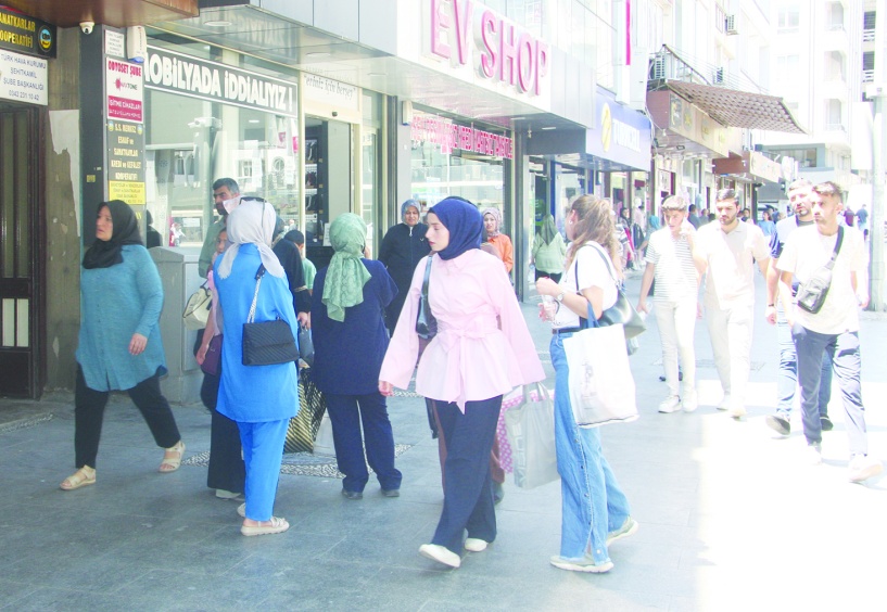 Kredi kartı ile kredi borcu  endişe verici boyutlara ulaştı