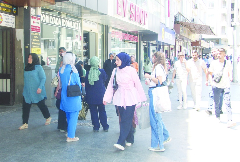 Kredi kartı ile kredi borcu  endişe verici boyutlara ulaştı