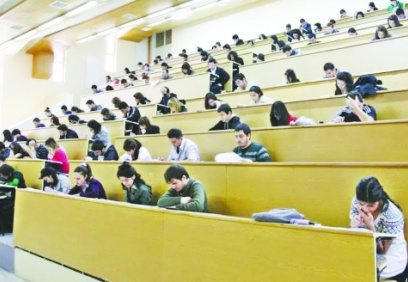 Lisans mezunlarının yarısı alanında iş bulamıyor