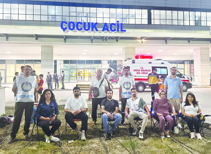 Sağlık çalışanları sistematik olarak  ağır koşullar altında çalıştırılıyor
