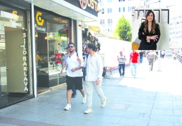 Pek çok genç, belirsizlik, yalnızlık ve  yetersizlik hissiyle baş etmeye çalışıyor