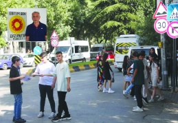 Devlet okullarındaki depremzede  yoksul öğrenciler görmezden geliniyor