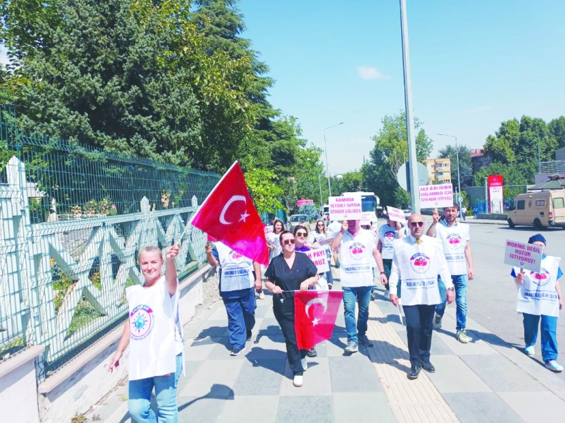 Sefalete ve yoksulluğa itiliyoruz