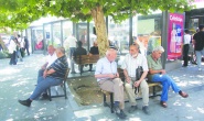 Açlık, sefalet ve yoksulluk içinde yaşam sürdürüyoruz