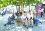 Açlık, sefalet ve yoksulluk içinde yaşam sürdürüyoruz