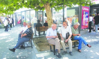 Açlık, sefalet ve yoksulluk içinde yaşam sürdürüyoruz