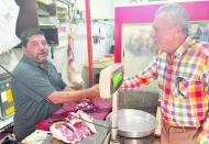 Vatandaş kasabın önünden geçemiyor