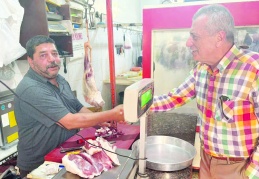 Vatandaş kasabın önünden geçemiyor