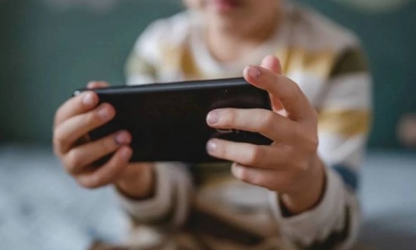 Sosyal medyanın 13 yaşından küçük  çocuklara yasaklanması gündemde