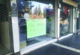 Kepenkler birer birer inmeye devam ediyor