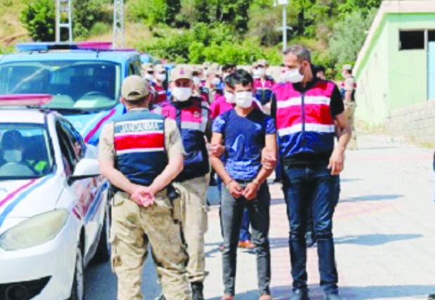 81 ilde göçmen kaçakçılarına operasyonu yapıldı, 52 gözaltı!