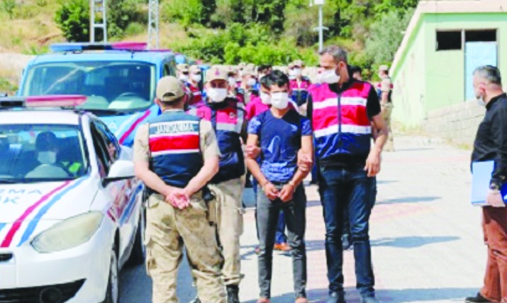 81 ilde göçmen kaçakçılarına operasyonu yapıldı, 52 gözaltı!