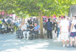 Milyonlarca insan açlık ve yokluk içerisinde yaşamını sürdürüyor