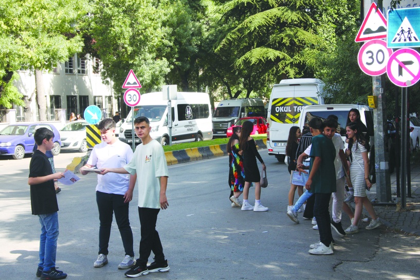 Gençlerimiz değişik grupların  eline düşürülmemeli