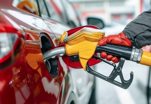 Benzine 1 lira zam geliyor