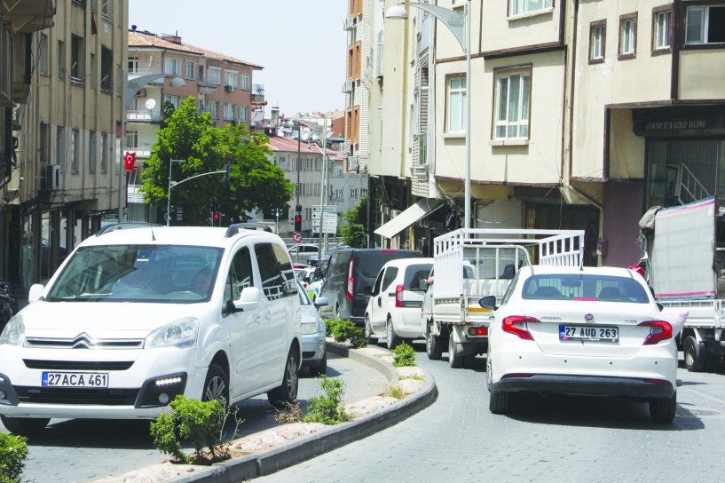Trafiğe kayıtlı araç sayısı  son bir ayda 3 bin 473 arttı
