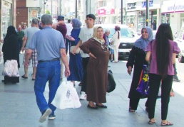 Vatandaş, artık sağlıklı beslenmeyi  geçti, karnını doyurma derdinde
