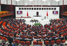 Yeni yasama yılı yarın başlıyor