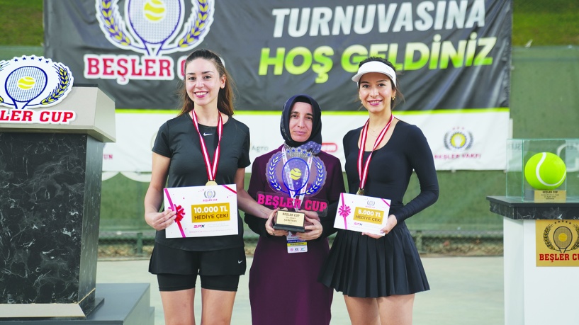 7 şehirden 379 sporcu kortlarda mücadele etti