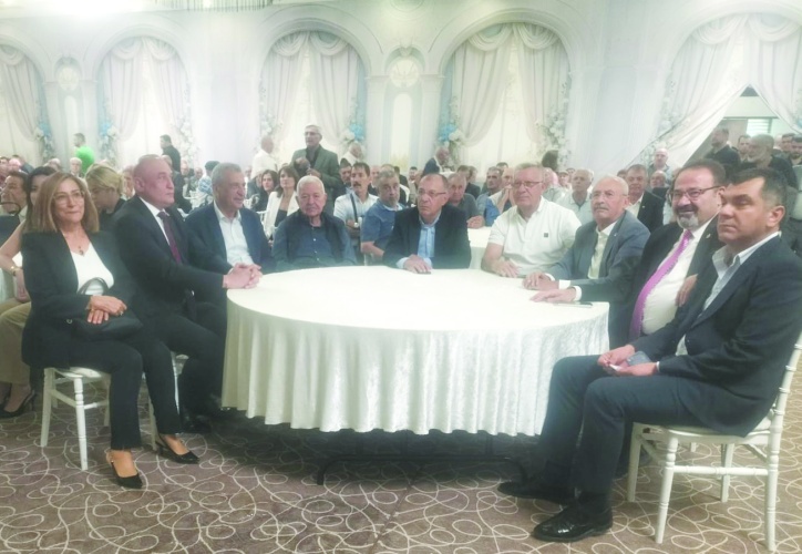 Parti batabilir yeter ki Veli Abimiz kızmasın!