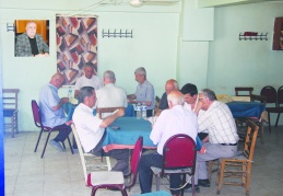 Birçok esnaf, kahvehanesini devrediyor