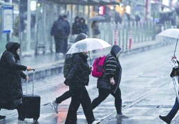 Yılın ilk yağmuru toprakla buluştu