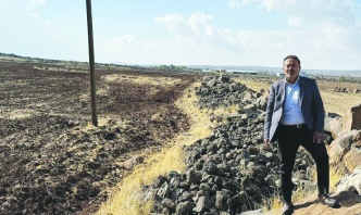 Taş dolu tarlalar ekilmediği  için üretim büyük zarar görüyor