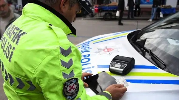 Yeni trafik cezaları geçici olarak askıya alındı