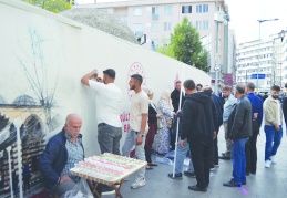 Montun 750 lira olduğunu duyan  vatandaş soluğu tezgah başında aldı