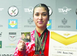 107 kilo kaldırarak Avrupa rekoru kıran Çan, altın madalyanın sahibi oldu