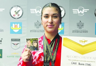 107 kilo kaldırarak Avrupa rekoru kıran Çan, altın madalyanın sahibi oldu