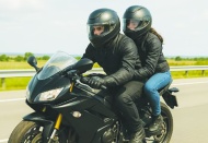 Eldiven ve gözlük gibi koruyucu ekipman zorunluluğu geldi