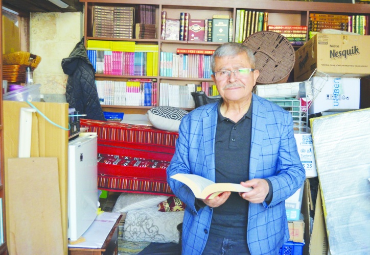 Kitap okumada sınıfta kalan bir kentiz