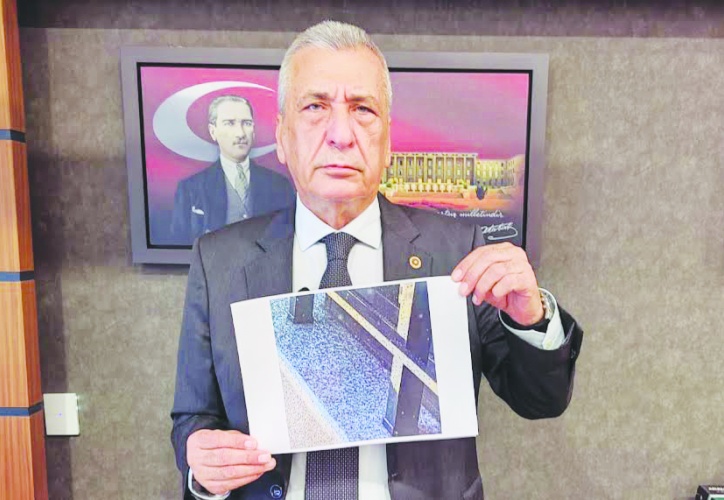 Üvezler ağaçların yapraklarını tahrip ediyor