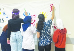 Çocuk ve gençler sanatla terapi ediliyor