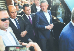 Özgür Özel, Antep'te partililerle bir araya geldi