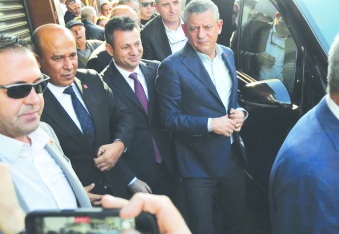 Özgür Özel, Antep'te partililerle bir araya geldi