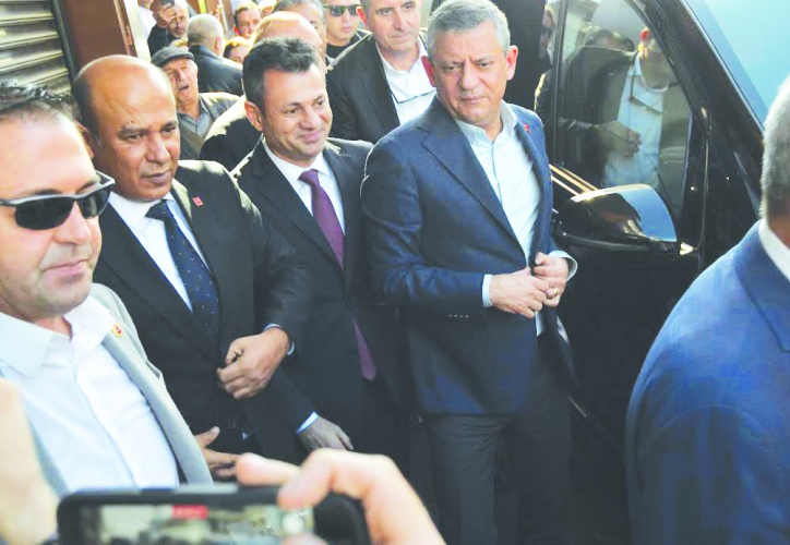 Özgür Özel, Antep'te partililerle bir araya geldi