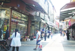 Toplu iğne bile üretemezken  ülkenin yarısı borç batağına saplandı