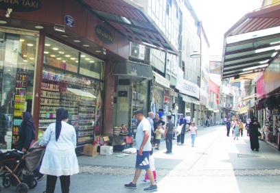 Toplu iğne bile üretemezken  ülkenin yarısı borç batağına saplandı