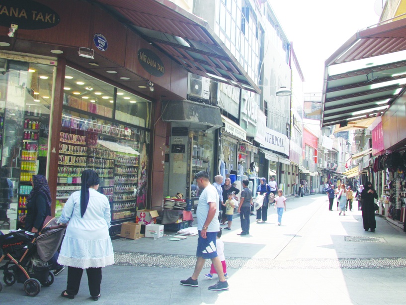 Toplu iğne bile üretemezken  ülkenin yarısı borç batağına saplandı