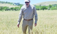 Tarlalarının hazırlığını yapan çiftçi kaygılı ve huzursuz…
