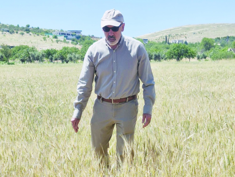 Tarlalarının hazırlığını yapan çiftçi kaygılı ve huzursuz…