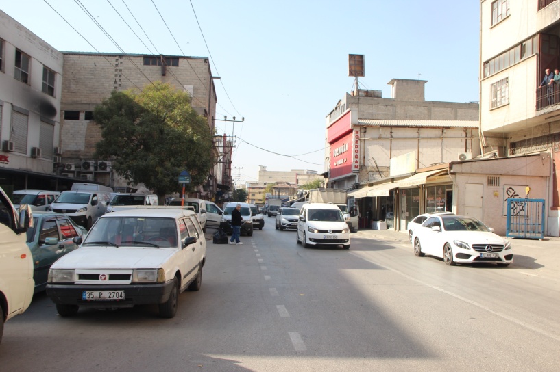 Nizip Caddesi esnafı çaresiz!