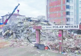 Yıkılan binaların sorumluluğunu ne belediyeler ne de AFAD kabul etti