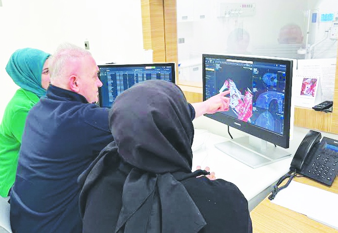 Artrografi, eklem içi yapıları en ince ayrıntısına kadar inceleme olanağı sağlıyor