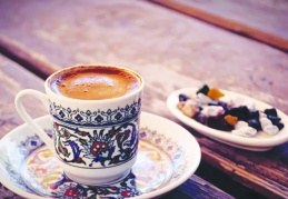 Hayatımızın 3 bin saatini Türk kahvesi içmeye ayırıyoruz