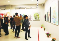 Modern sanatla geleneksel sanatları tuvalimde birleştiriyorum