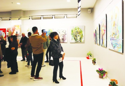 Modern sanatla geleneksel sanatları tuvalimde birleştiriyorum