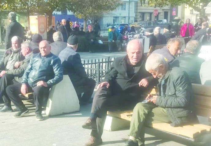 Fakirlik emeklilerin kaderi olmamalı